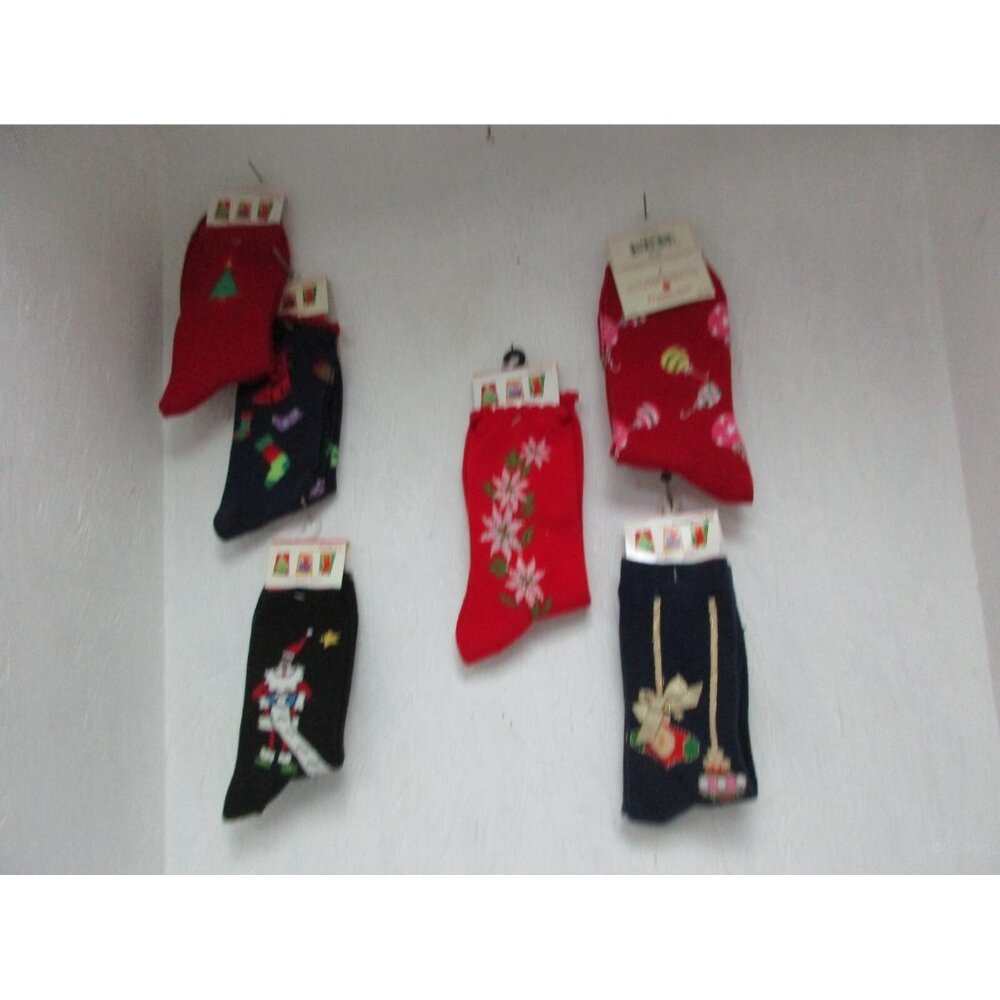 Planet Sox 6 Pairs Christmas Socks  Assorted Colors And Designs Size 9-11 New